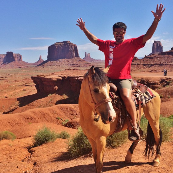 Projížďka na koni v Monument Valley