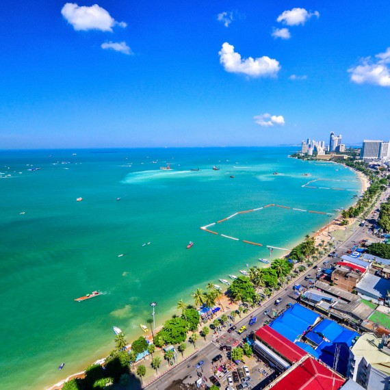 Moderní Pattaya je se svojí nekonečně dlouhou zátokou nejznámějším thajským letoviskem 