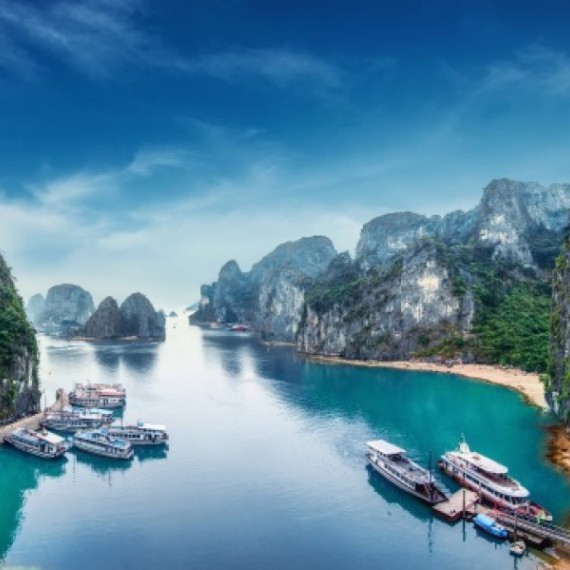 Výhled na Dračí Zátoku Halong Bay 