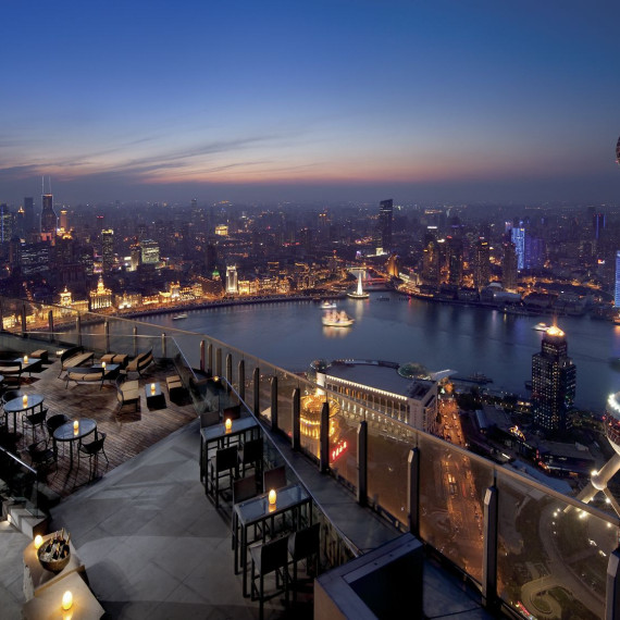 Noční Šanghaj je opravdová podívaná. 