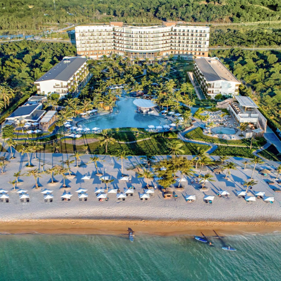 Odpočinek ve Vietnamu si užijete ve špičkovém resortu Sol by Melia Phu Quoc. Kvalitní 4* hotel s vlastní pláží a top službami.