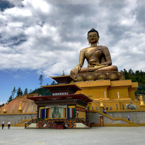 Zlatá socha Buddhy v Thimphu patří k největším na světě.