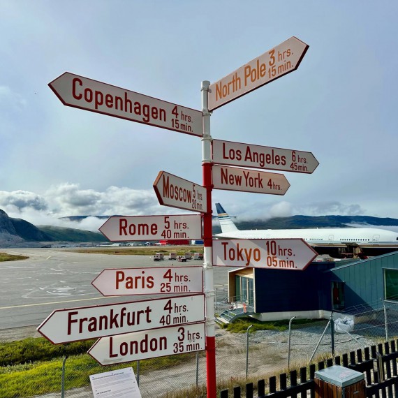 Rozcestník na letišti 