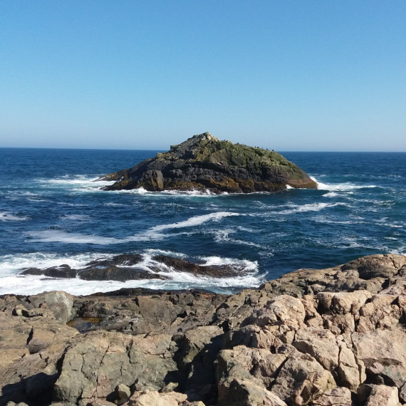 Jen kousek od pobřeží Newfoundlandu je soubor ostrovů, které nejsou součástí provincie. Ve skutečnosti to ani není Kanada! Saint-Pierre a Miquelon jsou posledním kouskem francouzského území v Severní Americe