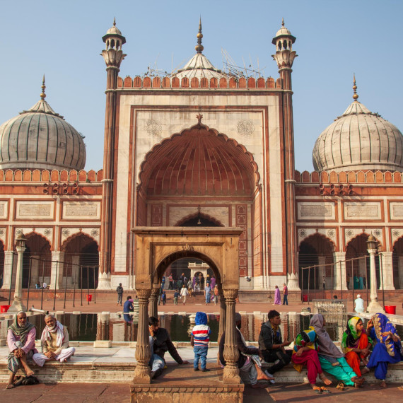 Uvidíme také největší a nejkrásnější mešitu miliardové Indie Jama Masjid ze 17. století.