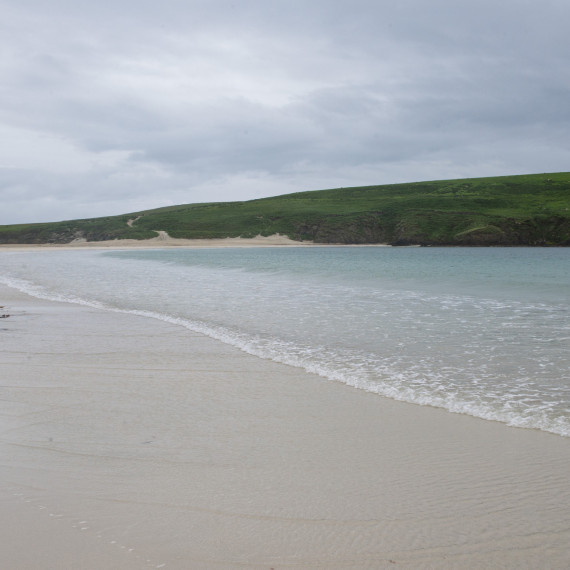 Po slavné pláži Tombolo beach se projedeme a připomeneme si, že svatý Ninian dal postavit první kamenný kostel na území Británie.