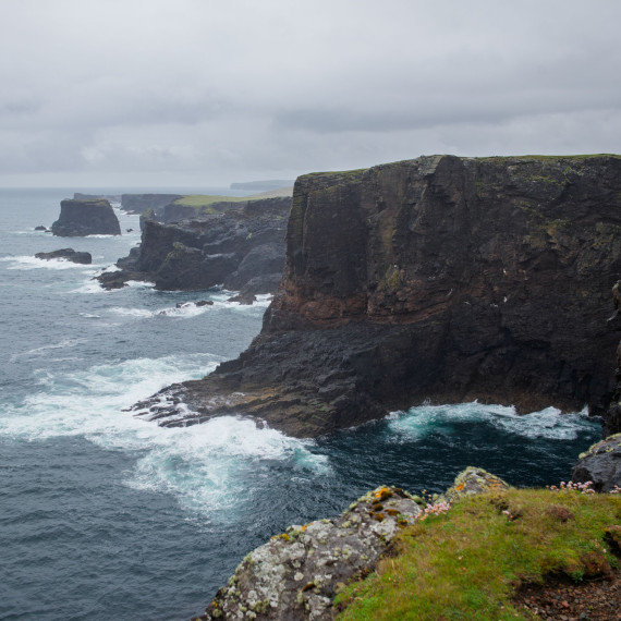Shetlandské ostrovy projedeme křížem-krážem od nejjižnějšího až po nejsevernější bod, symbolický konec Británie.