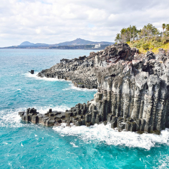 Nádherné pobřeží Jeju se spoustou zajímavých geologických formací. Takové čedičové trubky jste už s BUBO asi viděli pokud jste byli na Giants Causeway v Severním Irsku, ale tyto jsou stejně fascinující.
