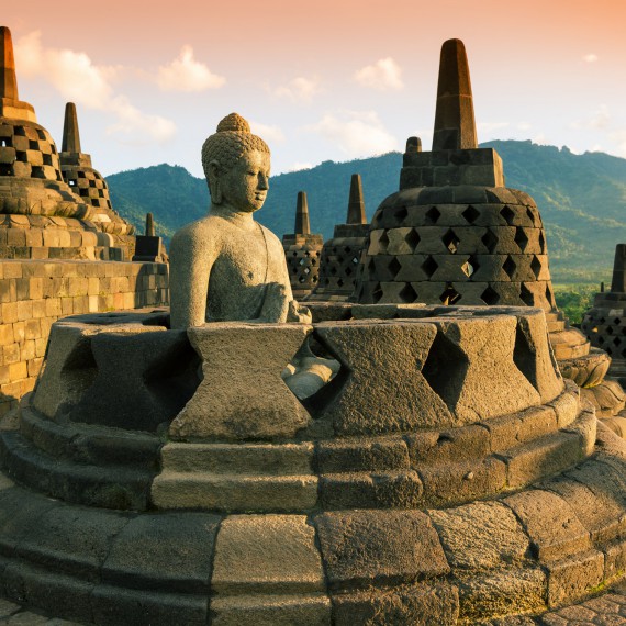 Borobudur patří k nejkrásnějším památkách Indonésie 