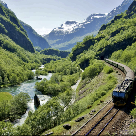 Krásné norské sconérie uvidíte při jízdě železnicí  Flamsbana