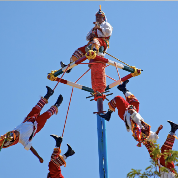 Artisté Los Voladores