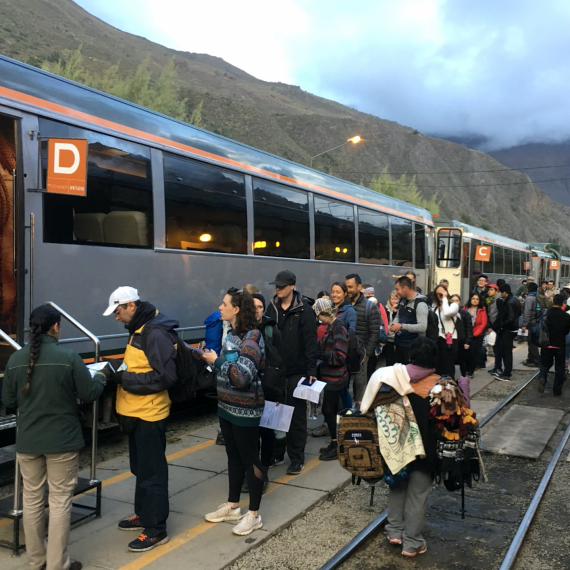Jízda vlakem na Machu Picchu z Ollantaytambo