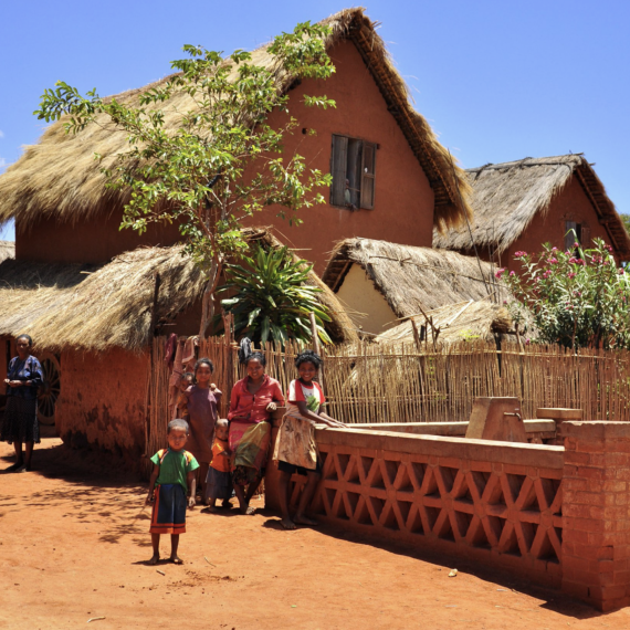 Typická obydlí na Madagaskaru