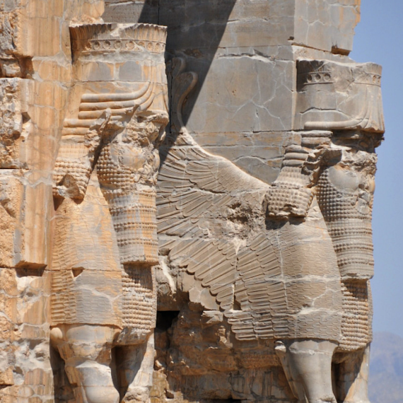 Starověká Persepole  pro nás otevře své brány