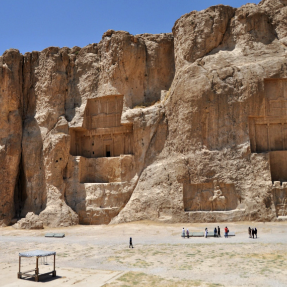 Nakš-e Rostam je monumentální nekropole perských králů