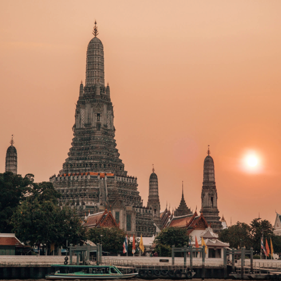 Chrám Wat Arun při západu slunce k při západu slunce