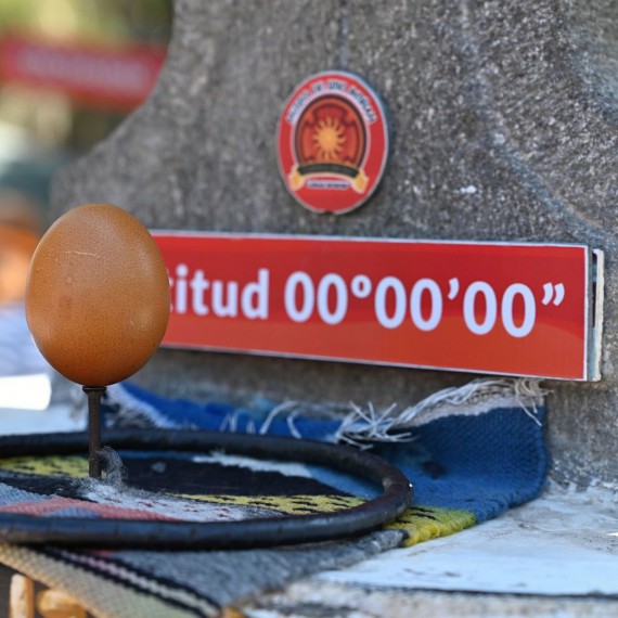 Na rovníku fungují zákony fyziky jinak 