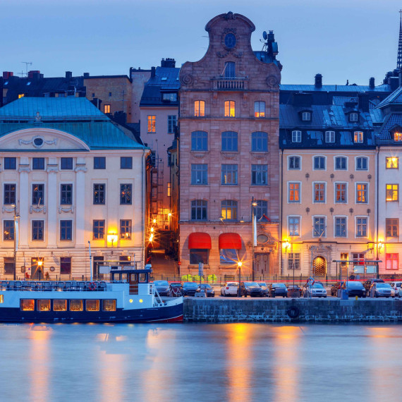 Přelétáme do Stockholmu.