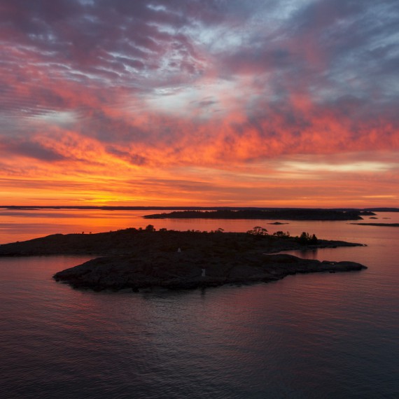 Pozorování západu slunce z lodi 