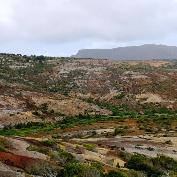 Budete svědky barevné rozmanitosti ostrova po sopečné činnosti