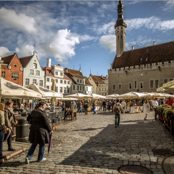 Procházka po hlavním náměstí v Tallinu