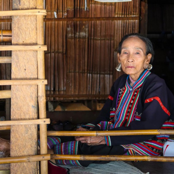 Kmen dlouhokrkých žen na severu Thajska 