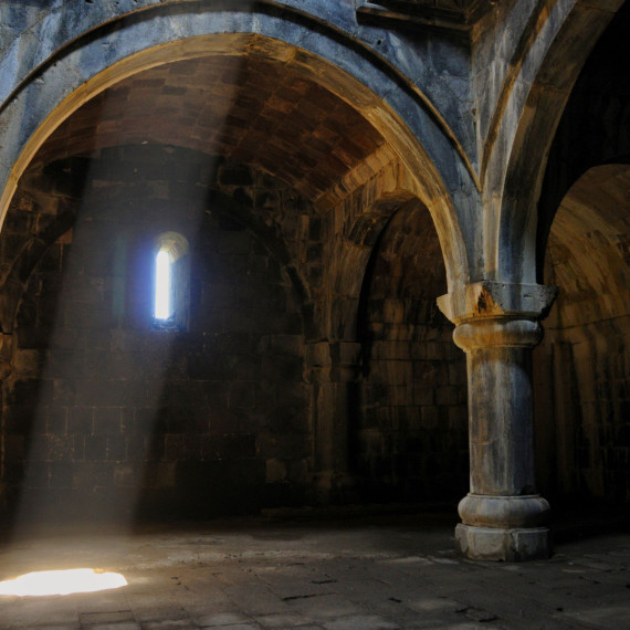 V arménských klášterech dodnes panuje tajemná až magická atmosféra.