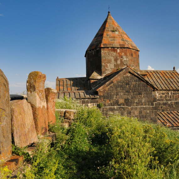 Kláštery, chačkary a Sevanské jezero. Tři symboly kavkazské země na jedné fotce si uděláte i vy.
