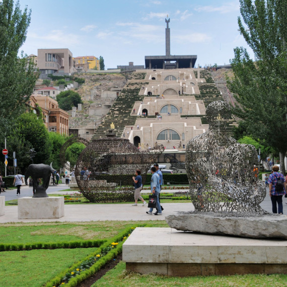 Kaskáda v centru Jerevanu a park pod ní, kde naleznete uměleckou galerii pod širým nebem.