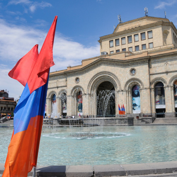 Náměstí Republiky se svými okázalými budovami v samotném srdci Jerevanu.