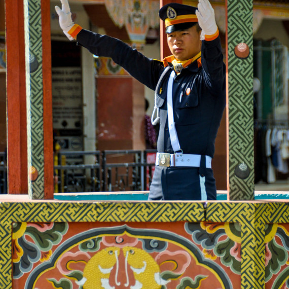 Příchod do THIMPU, které je jediným hlavním městem na světě bez světelné signalizace.