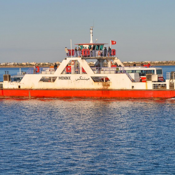 Džerba – trajektem na největší ostrov severní Afriky.