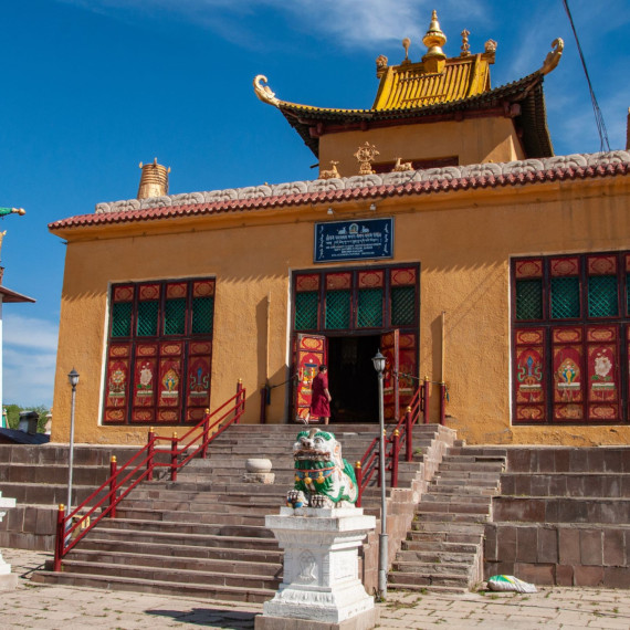 Vedle nového zde stále žije i tradice. Třeba i klášter Gandan.