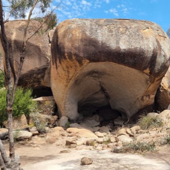 Skalní útvary nedaleko slavné Wave Rock