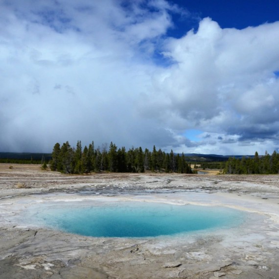 Gejzíry a bublající prameny v NP Yellowstone 