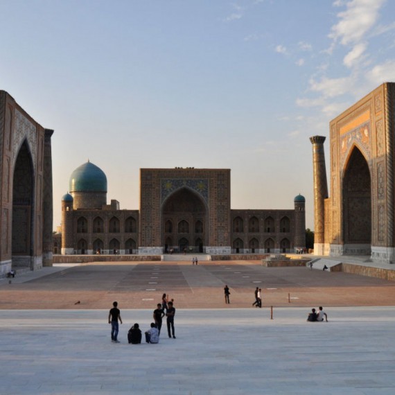 Náměstí Registan v srdci Samarkandu je duší Hedvábné cesty a právem se o něm říká, že je jedním z nejkrásnějších náměstí světa.