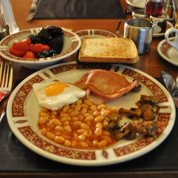 Tradiční skotská snídaně na vás čeká v každém hotelu a nabijí vás energií. Budete ji potřebovat!