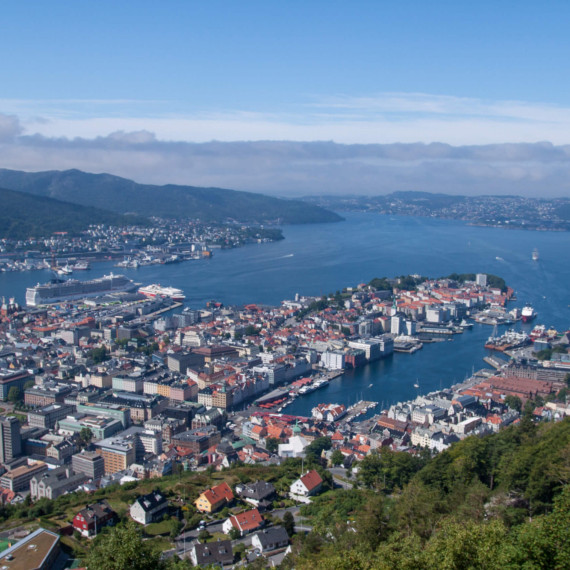 Na město se podíváme i shora. Na horu Floien nás vyveze vláček.