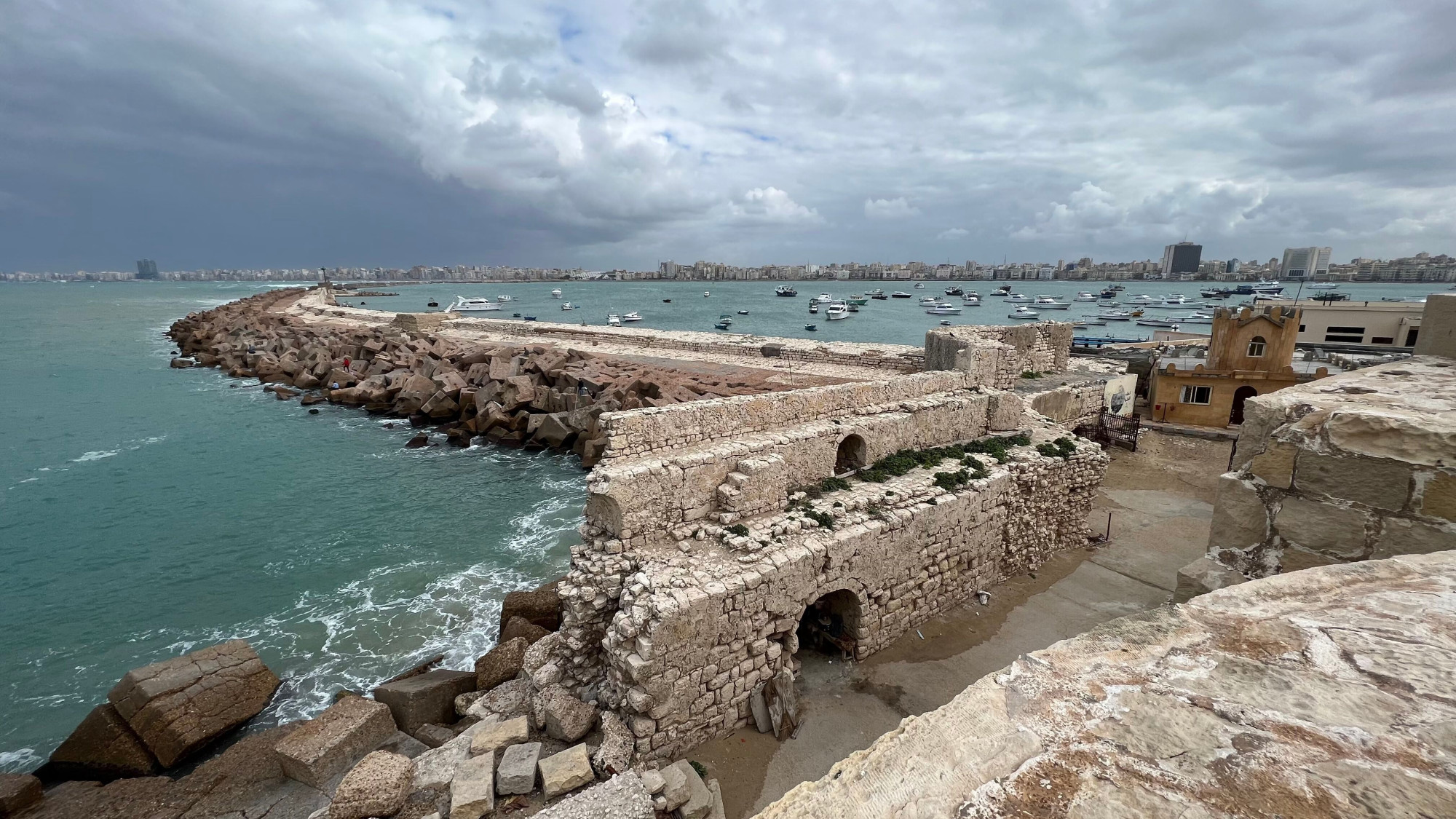 Alexandria je největším přístavním městem Egypta.