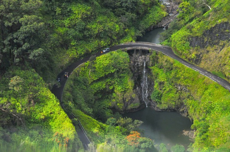 Road to Hana, nebo cesta deštným pralesem s více než 600 zatáčkami a 42 mosty