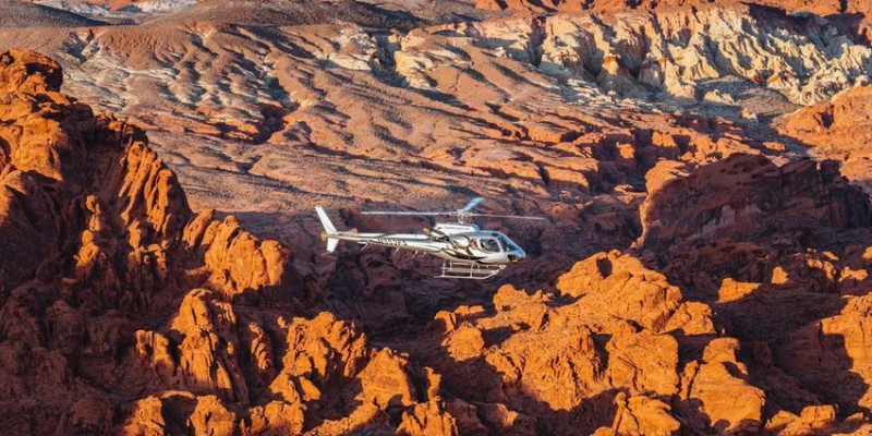 Let helikoptérou nad Grand Canyon