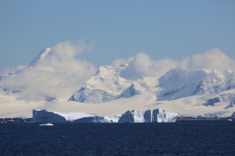 Plavba kolem pobřeží Antarktidy bude vaším top cestovatelským zážitkem.