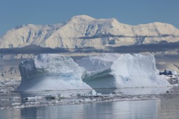 Antarktida – kontinent pokrytý věčným sněhem a ledem láká čím dál tím více k návštěvě.
