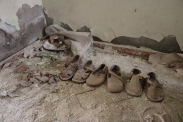 Opuštěné dětské botičky v Pripjati