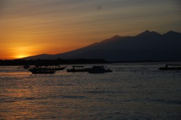 Východ slunce nad horou Rinjani