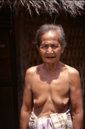 Jedna z posledních tradičních obyvatelů ostrova Lombok