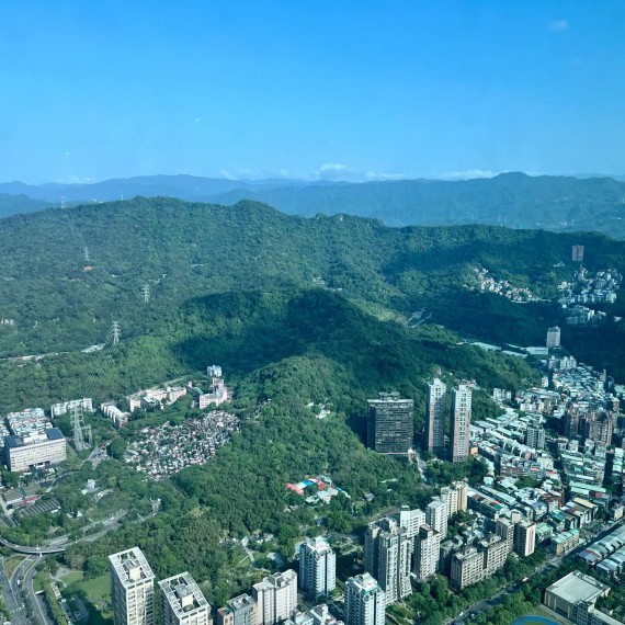 Pohled na Taipei z mrakodrapu 101