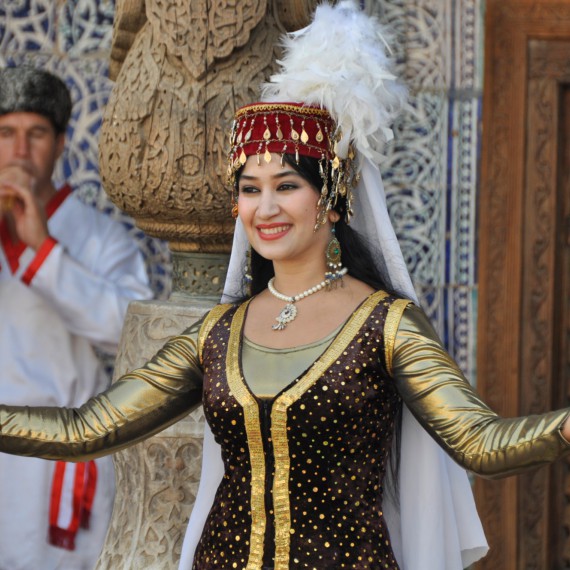 Budeme mít opět štěstí na to, abychom zažili tradiční uzbecké tance přímo v paláci samotného panovníka?