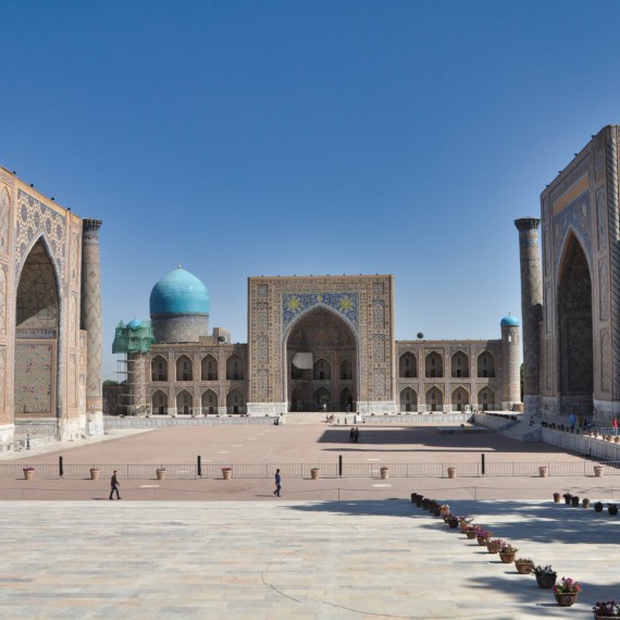 Náměstí Registan v srdci Samarkandu je duší Hedvábné cesty a právem se o něm říká, že je jedním z nejkrásnějších náměstí světa.