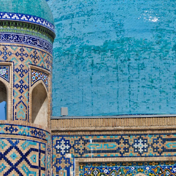 Uzbekistán je známý pro svou tyrkysovou barvu a přímo na místě si vysvětlíme, proč je zde tak důležitá.